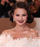 Selena_Gomez_-_83rd_annual_Golden_Globe_Awards_-_January_112C_2026_14.jpg