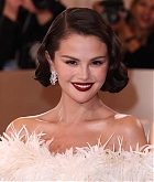 Selena_Gomez_-_83rd_annual_Golden_Globe_Awards_-_January_112C_2026_15.jpg