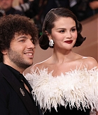 Selena_Gomez_-_83rd_annual_Golden_Globe_Awards_-_January_112C_2026_19.jpg
