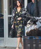 Selena_Gomez_-_Arrives_at_the_Coach_show_during_NYFW_in_New_York_City_on_Feb_14-02.jpg