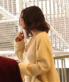 Selena_Gomez_-_Arrives_for_AMA_practice_in_LA_on_November_17-04.jpg