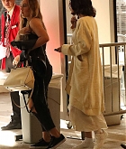 Selena_Gomez_-_Arrives_for_AMA_practice_in_LA_on_November_17-06.jpg