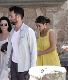Selena_Gomez_-_Arrives_on_a_helicopter_in_the_Italian_village_of_Civita_di_Bagnoregio_24_07_19-02.jpg