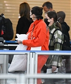 Selena_Gomez_-_Arriving_at_JFK_Airport_in_New_York_November_222C_202109.jpg
