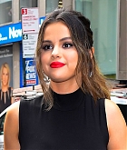 Selena_Gomez_-_Arriving_at_Sirius_Radio_in_New_York2C_10282019-11.jpg