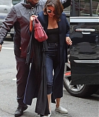 Selena_Gomez_-_Arriving_at_her_Hotel_in_NYC_on_May_1-03.jpg