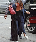 Selena_Gomez_-_Arriving_at_her_Hotel_in_NYC_on_May_1-05.jpg