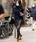 Selena_Gomez_-_Arriving_on_the_set_of__Only_Murders_in_the_Building__in_New_York_April_102C_2021_03.jpg