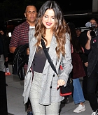 Selena_Gomez_-_Arriving_the_Midtown_hotel_in_NY_October_282C_2019-08.jpg