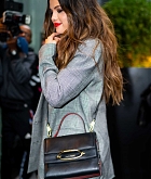 Selena_Gomez_-_Arriving_the_Midtown_hotel_in_NY_October_282C_2019-10.jpg