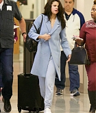 Selena_Gomez_-_At_Atlanta_Airport_on_March_1-05.jpg