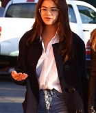 Selena_Gomez_-_At_Ernie_s_Mexican_restaurant_in_Los_Angeles2C_CA_on_February_282C_2018-03.jpg
