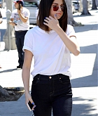 Selena_Gomez_-_At_Gyu-Kaku_Japanese_BBQ_in_LA_on_March_312C_2017-02.jpg