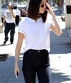 Selena_Gomez_-_At_Gyu-Kaku_Japanese_BBQ_in_LA_on_March_312C_2017-03.jpg