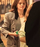 Selena_Gomez_-_At_Jon___Vinny27s_restaurant_in_Beverly_Hills_November_152C_2024_18.jpg