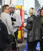 Selena_Gomez_-_At_Justin_Bieber_s_hockey_game_in_Van_Nuys2C_CA_on_December_18-01.jpg
