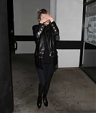 Selena_Gomez_-_At_Justin_Bieber_s_hockey_game_in_Van_Nuys2C_CA_on_December_18-03.jpg