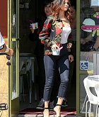 Selena_Gomez_-_At_Menchie_s_Frozen_Yogurt_in_Los_Angeles_on_March_23-17.jpg