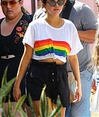 Selena_Gomez_-_At_Sayulita_Vilage_while_on_vacation_in_Punta_de_Mita_Mexico_June_302C_2019-01.jpg