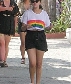 Selena_Gomez_-_At_Sayulita_Vilage_while_on_vacation_in_Punta_de_Mita_Mexico_June_302C_2019-07.jpg
