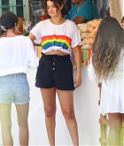 Selena_Gomez_-_At_Sayulita_Vilage_while_on_vacation_in_Punta_de_Mita_Mexico_June_302C_2019-08.jpg