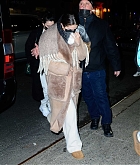 Selena_Gomez_-_At_The_Comedy_Cellar_in_New_York_February_202C_202200001.jpg