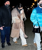 Selena_Gomez_-_At_The_Comedy_Cellar_in_New_York_February_202C_202200003.jpg