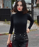 Selena_Gomez_-_At_The_Weeknd_s_apartment_in_NYC_on_September_13-05.jpg