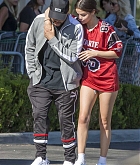 Selena_Gomez_-_At_local_organic_grocery_store_with_The_Weeknd_in_LA_on_August_21-03.jpg