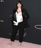 Selena_Gomez_-_At_the_Premiere_of__Lola__in_Los_Angeles_February_32C_202458.jpg