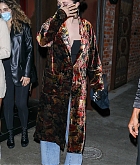 Selena_Gomez_-_Dinner_with_friends_at_TAO_in_Hollywood2C_California__10092021_02.jpg