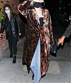 Selena_Gomez_-_Dinner_with_friends_at_TAO_in_Hollywood2C_California__10092021_03.jpg