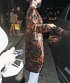 Selena_Gomez_-_Dinner_with_friends_at_TAO_in_Hollywood2C_California__10092021_07.jpg