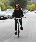 Selena_Gomez_-_Dresses_in_all_black_as_she_goes_on_a_bike_ride_with_a_friend_in_LA_on_November_2-02.jpg