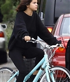 Selena_Gomez_-_Dresses_in_all_black_as_she_goes_on_a_bike_ride_with_a_friend_in_LA_on_November_2-04.jpg