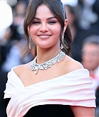 Selena_Gomez_-_Emilia_Perez_Premiere_at_the_77th_annual_Cannes_Film_Festival_on_May_18_06.jpg
