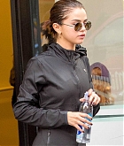 Selena_Gomez_-_Exits_a_SoulCycle_class_in_NYC_on_September_12-10.jpg