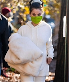 Selena_Gomez_-_Filming_Only_Murders_In_The_Building_in_New_York_City_28December_72C_202029-03.jpg