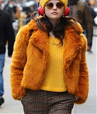 Selena_Gomez_-_Filming_Only_Murders_In_The_Building_in_New_York_City_28December_72C_202029-08.jpg