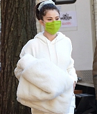 Selena_Gomez_-_Filming_Only_Murders_In_The_Building_in_New_York_City_28December_72C_202029-28.jpg