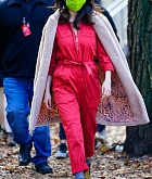 Selena_Gomez_-_Filming_Only_Murders_In_The_Building_in_New_York_City_28December_72C_202029-30.jpg