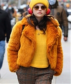 Selena_Gomez_-_Filming_Only_Murders_In_The_Building_in_New_York_City_28December_72C_202029-37.jpg