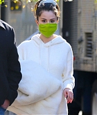 Selena_Gomez_-_Filming_Only_Murders_In_The_Building_in_New_York_City_28December_72C_202029-45.jpg