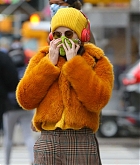 Selena_Gomez_-_Filming_Only_Murders_In_The_Building_in_New_York_City_28December_72C_202029-47.jpg