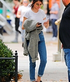 Selena_Gomez_-_Filming_Woody_Allen_Secret_Project_in_New_York_on_September_20-03.jpg