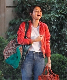 Selena_Gomez_-_Filming_Woody_Allen_Secret_Project_in_New_York_on_September_20-05.jpg