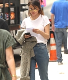 Selena_Gomez_-_Filming_Woody_Allen_Secret_Project_in_New_York_on_September_20-20.jpg
