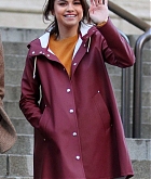 Selena_Gomez_-_Filming_Woody_Allen_film_in_NYC_on_October_4-04.jpg