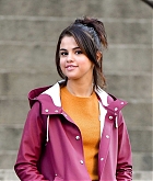 Selena_Gomez_-_Filming_Woody_Allen_film_in_NYC_on_October_4-09.jpg