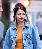 Selena_Gomez_-_Filming_Woody_Allen_film_in_NYC_on_September_18-07.jpg